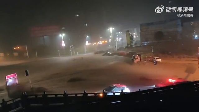 Наводнение в результате шторма в городе Гулинь провинции Сычуань. #Китай