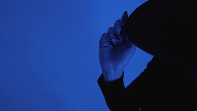 Ballet music video, neon colorful light. Балерина танцює неймовірний танець під електронну музику