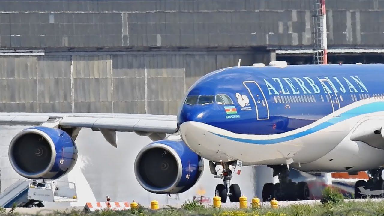 И больших сдувает A340 AZAL - Azerbaijan Airlines