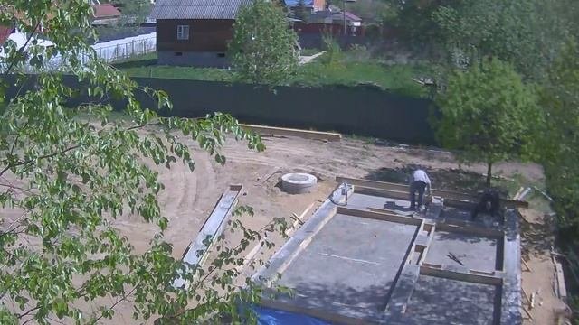 На следующий день после заливки бетона