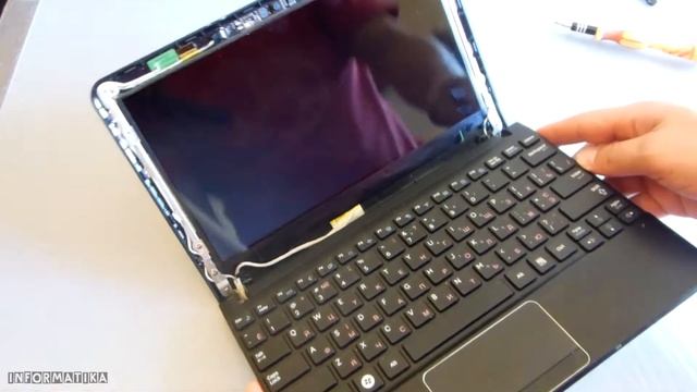 Netbook Samsung NC110 Sostituzione display | Replacing