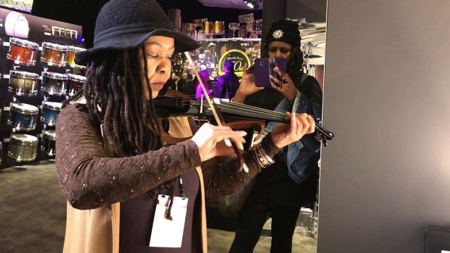 Violin Yamaha Silent YSV-104 at nammshow 2017 cali