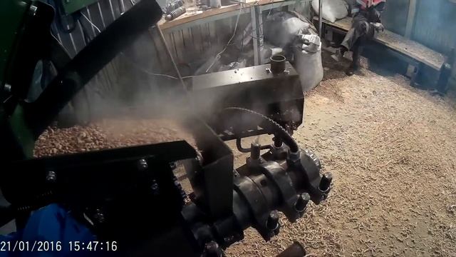 Запуск экструдера  ES-110. Идет экструдирование пшеницы.