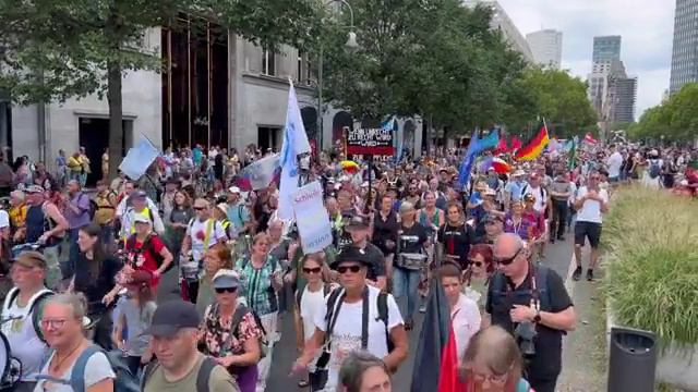 Митинг в поддержку мира с Россией в Германии-улицы Берлина