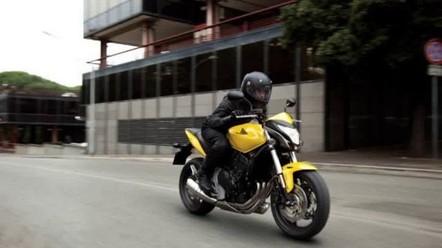 Honda CB600FA Hornet photo slides