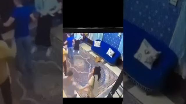 Драка в ресторане "Вишневый сад" в Азове попала на видео. Посетили избили персонал из-за замечания.
