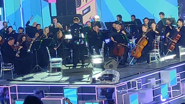 Конец концерта в конце рассыпающейся империи.