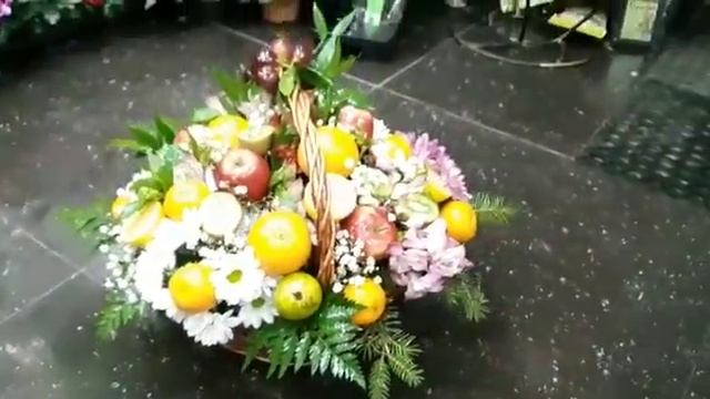 Корзина из фруктов. Флорист Эльнур