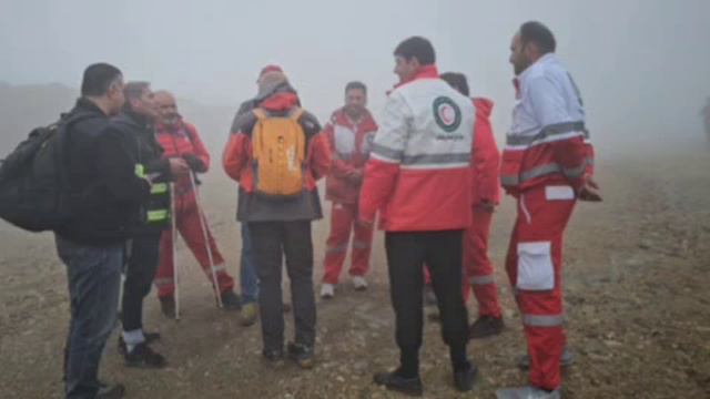 Одна из поисково-спасательных групп достигла места аварии вертолета президента Ирана