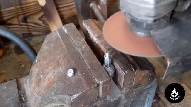 Кормим и светим. Forged bird feeder