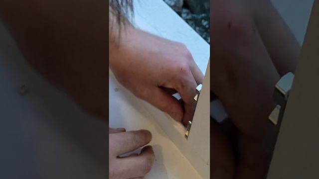 Антипылевая заглушка в ПВХ окно