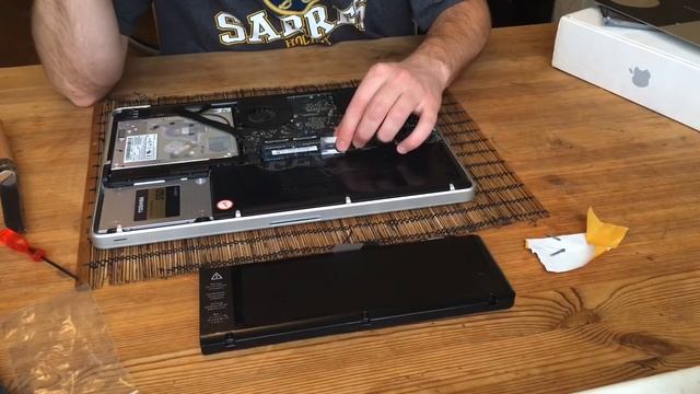 УСТАНОВКА НОВОГО SMP АККУМУЛЯТОРА ДЛЯ MacBook Pro 2010
