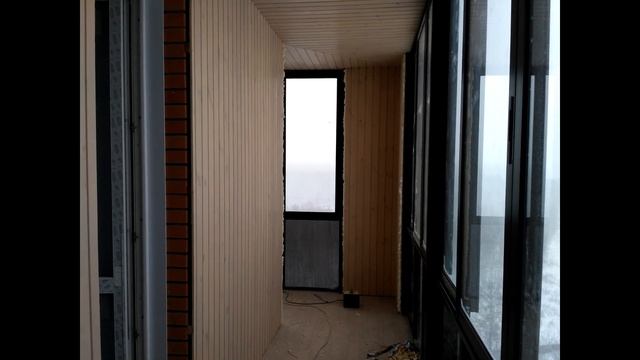Тонированная вагонка. Покраска лазурью. Обшивка вагонкой углового балкона.