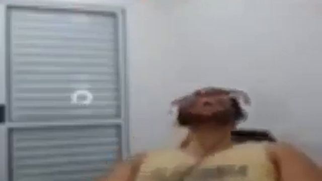 Мужик очень громко ржет  Недостающий мем