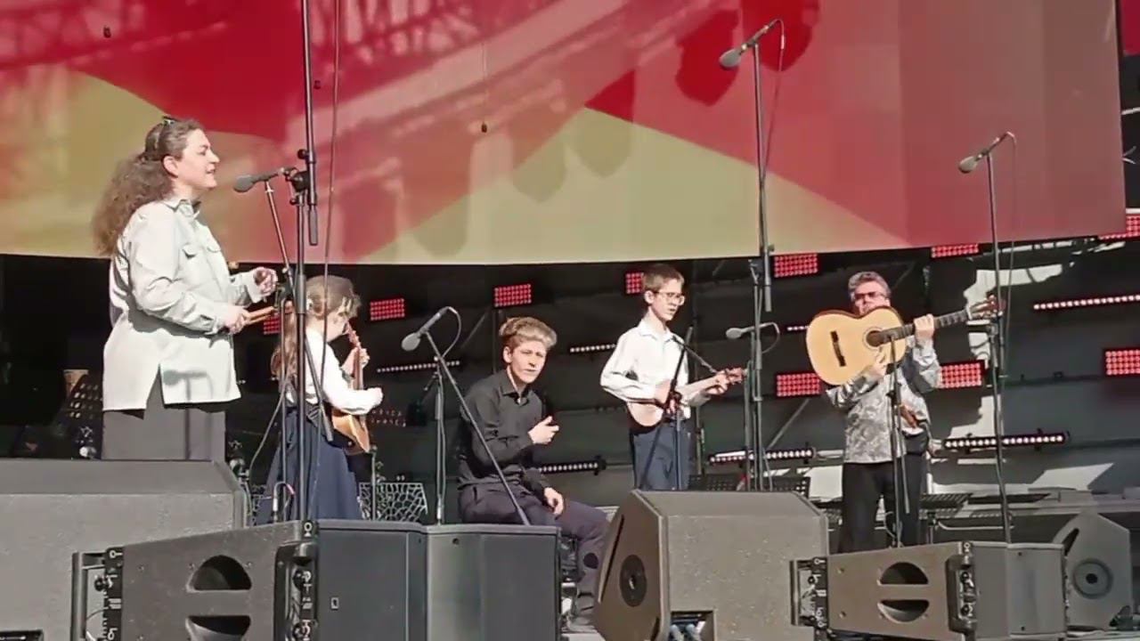 "Весенняя свирель", Творческая династия Шмыревых-Темрук с попурри - "Музыка - наша жизнь!"