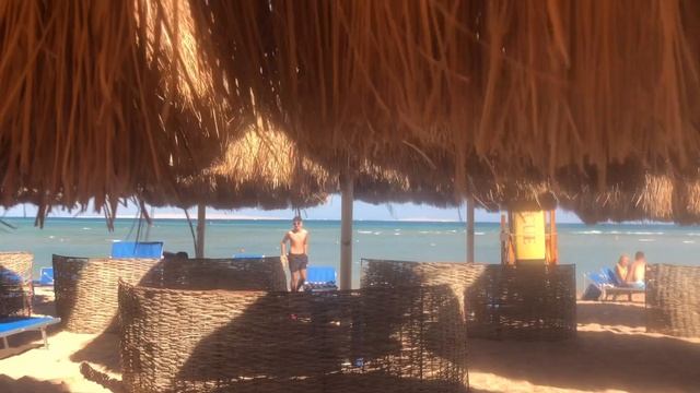 Хургада в ноябре , с утра в куртке