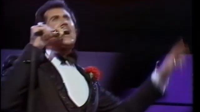 Wayne Newton At the Palladium