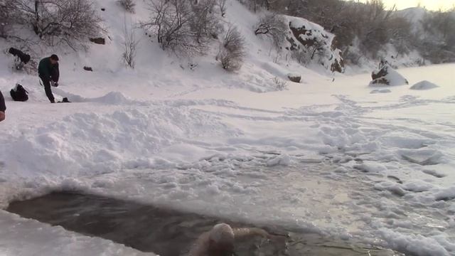 Крещенские купания в проруби на Ртутном карьере 19/01/21 Горловка. При морозе -17 #18