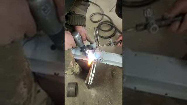 газ 21 реставрация. клёпказаклёпка или как её заклепать на лонжероне.