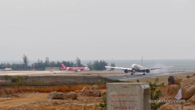 Боинг 777 авиакомпании Аэрофлот приземляется в аэропорту Пхукет.