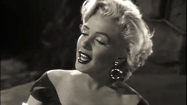 "Marilyn" by Andy Warhol.  "Мэрилин" Энди Уорхола 12+