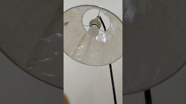 Торшер со столиком из натурального дерева