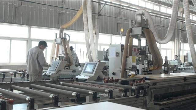Автоматическая линия для производства дверей YUTON на дверной фабрике HOLZER (Пекин)
