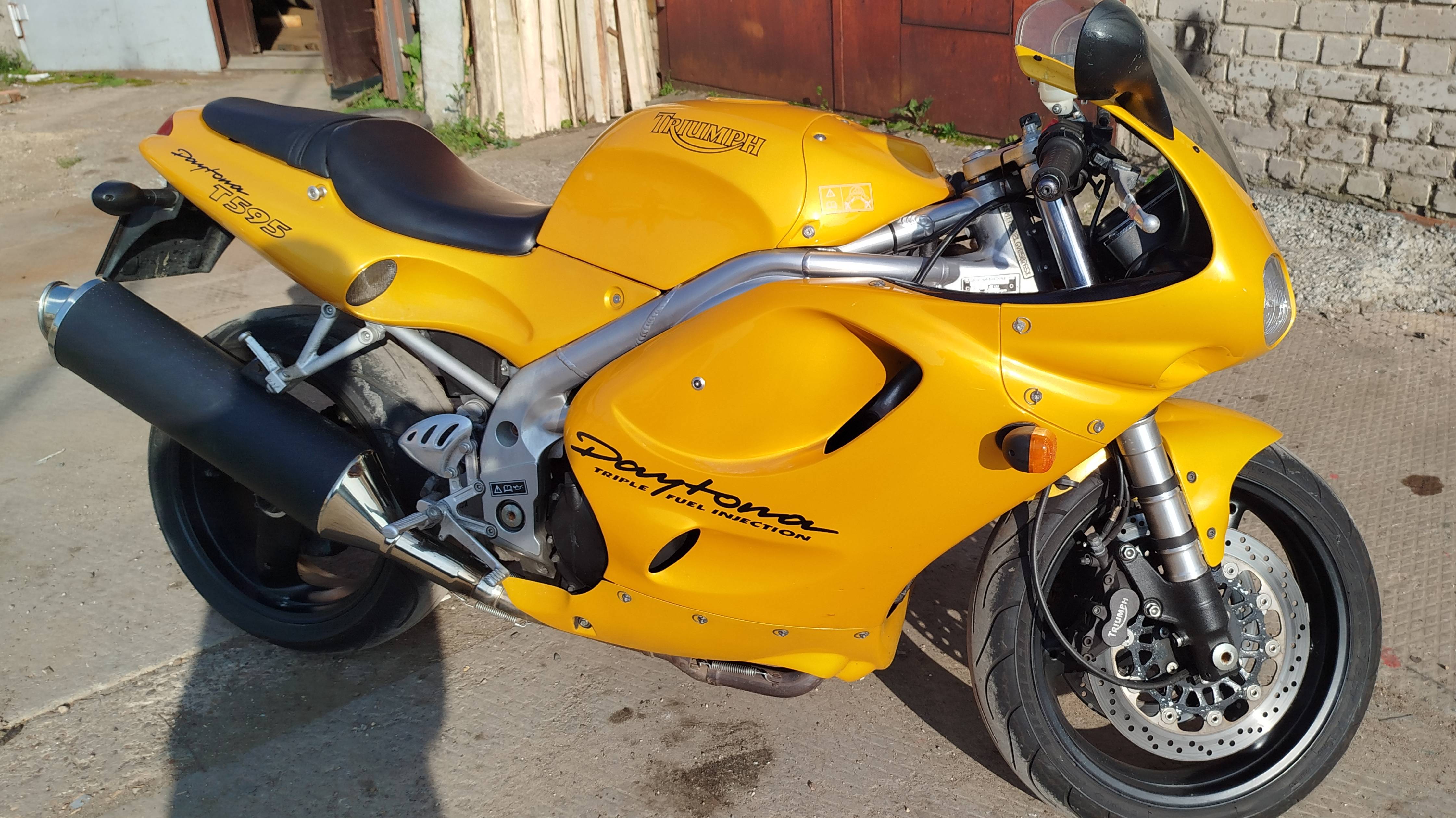 Triumph Daytona T595