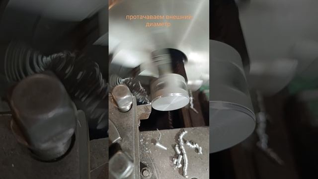 Крепление крыши качелей.
