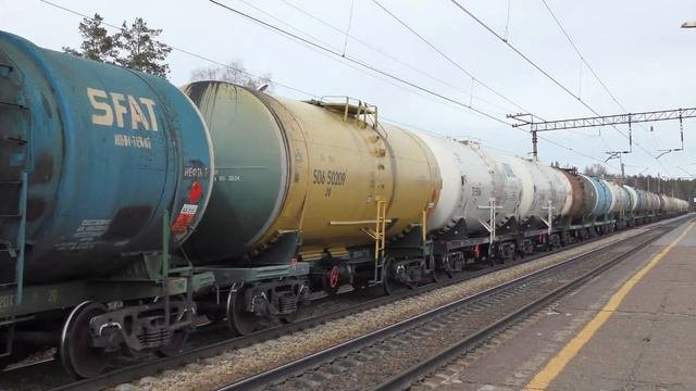 Электровоз ВЛ80С-1504 с грузовым поездом