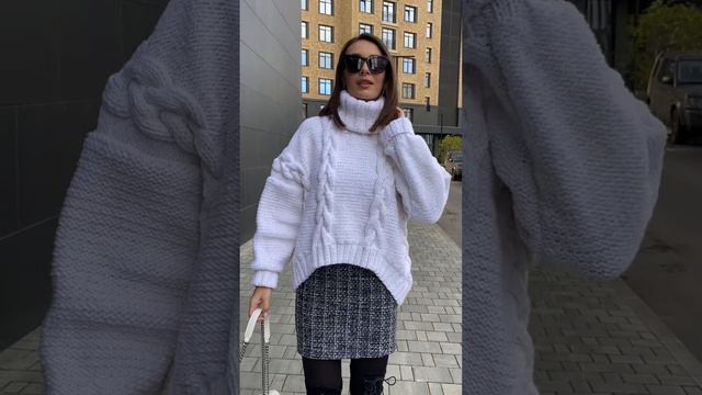 Модный белый свитер для женщин