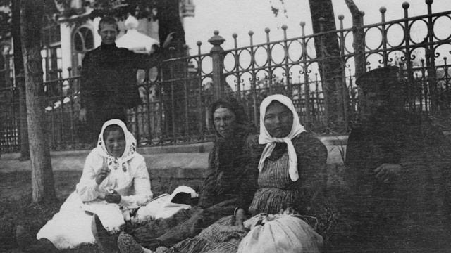 Наталия Редозубова. "Тропинками узкими..." (читает Владимир Кокинский)