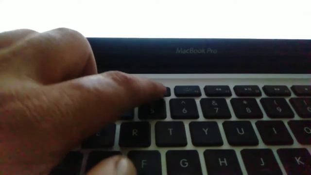 How to turn keyboard light on or off macbook