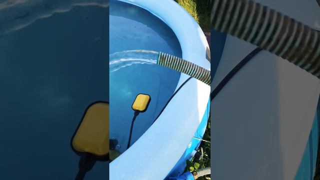Очистка бассейна на даче подручными средствами Pool filter with your own hands