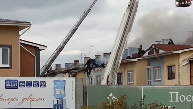 Горит таунхаус в Челябинске
