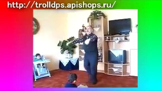 Дед танцует прикол ржачный