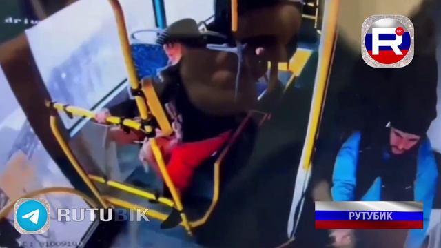 НОВОСТИ | В сети появились кадры из салона автобуса, который упал в реку Мойку в Петербурге