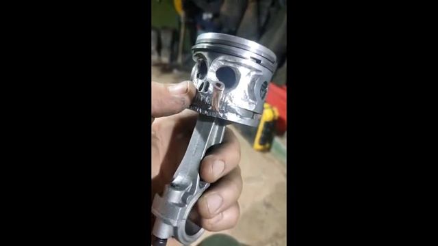 Череп из поршня для Урала