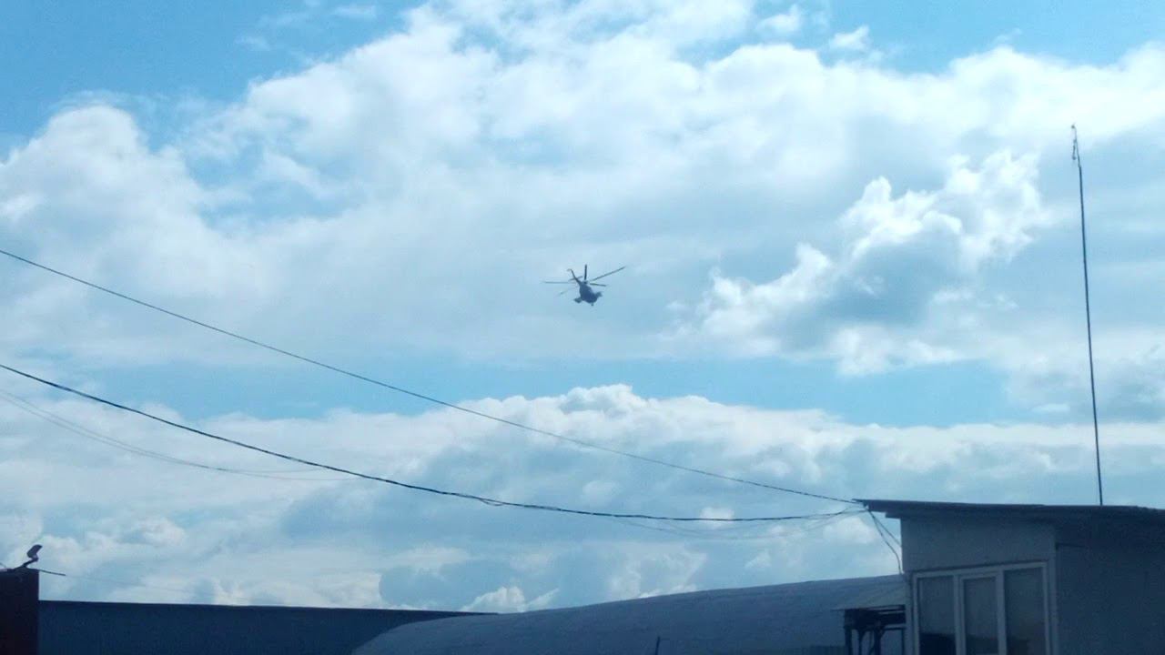 Над Мичурином МИ 8 нарезает круги.