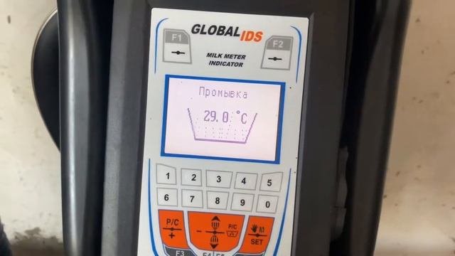 PANAZOO JETTOUCH   доение с автосьемом в летнем лагере.