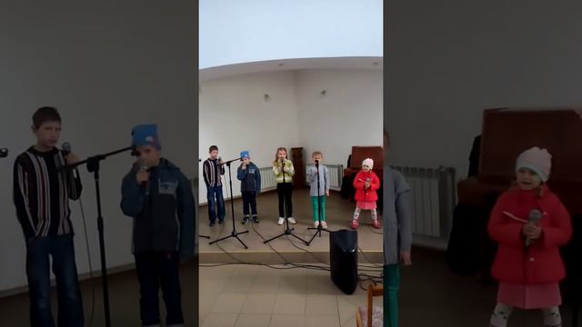 Детский хор поёт об Иисусе Христе-поют наши деточки)))))