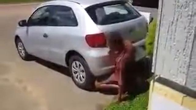 Негр имеет тачку