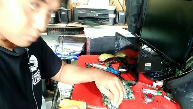 Memperbaiki Acer Aspire One D270 Mati total / repair laptop acer D270 dead