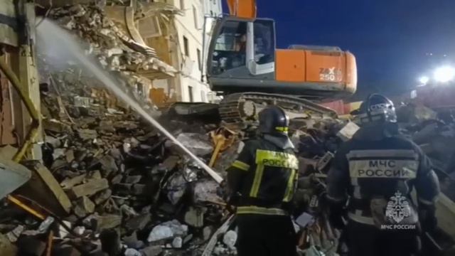 ⚡️ Сотрудники МЧС спасли 17 человек из-под завалов дома в Белгороде, 15 человек погибли.