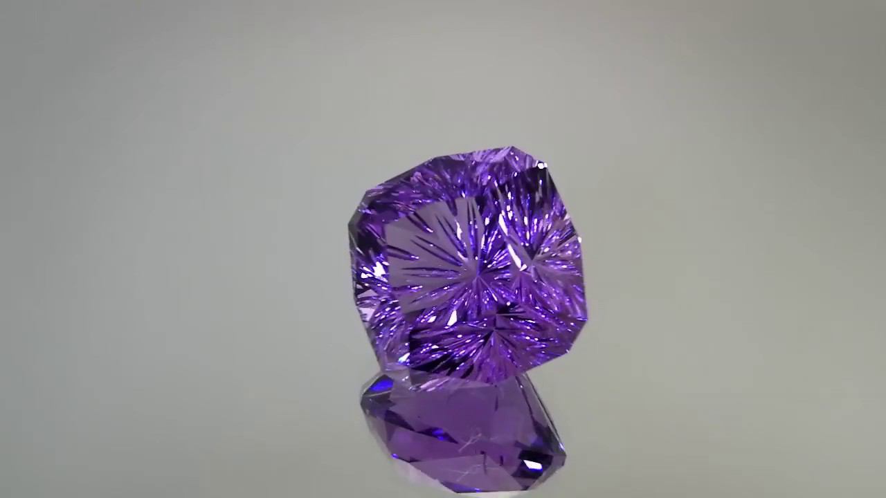 Ювелирные камни - фантазийная огранка. Gemstone amethist, fancy cut.