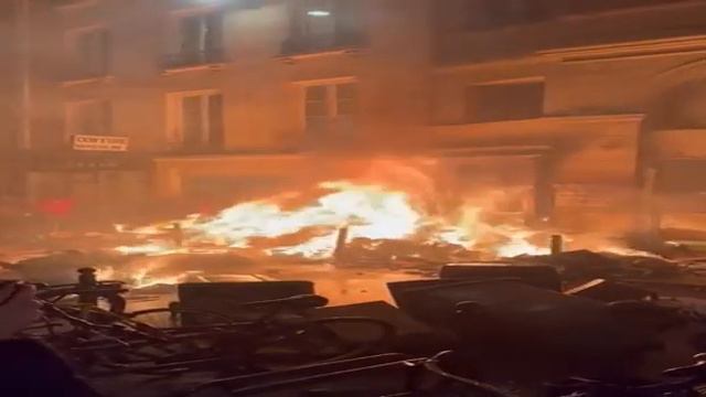 Париж в огне массовые беспорядки в столице Франции
