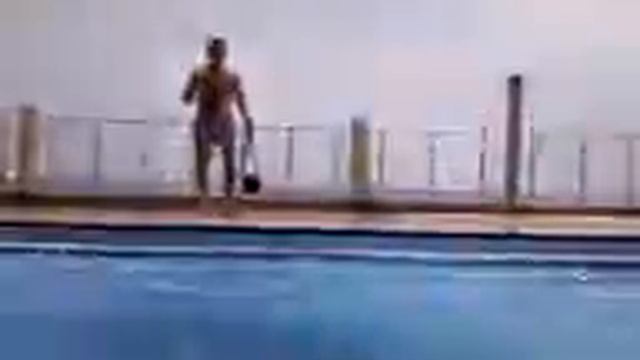 видео на Samsung B2100,и вода под экраном.