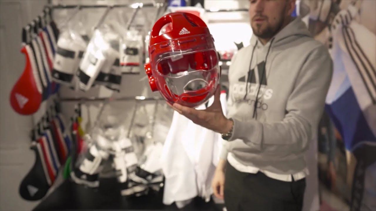 Шлем для тхэквондо Adidas с защитной маской