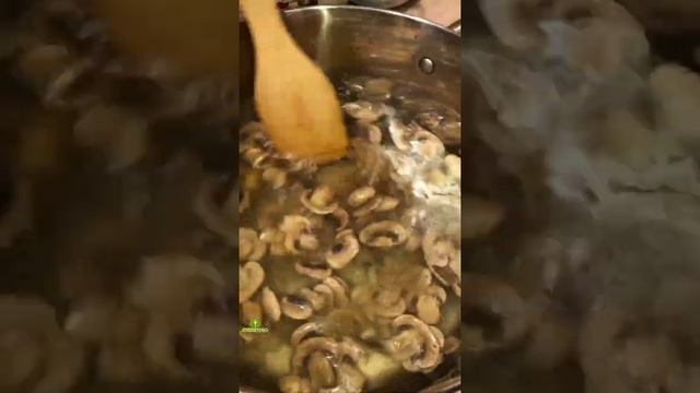 Грибной суп с фундуком и рыжиковым маслом