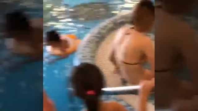 Как плывет Доминика в бассейне отеля "Богатырь" Адлер